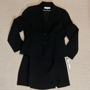 NWT Tahari skirt suit